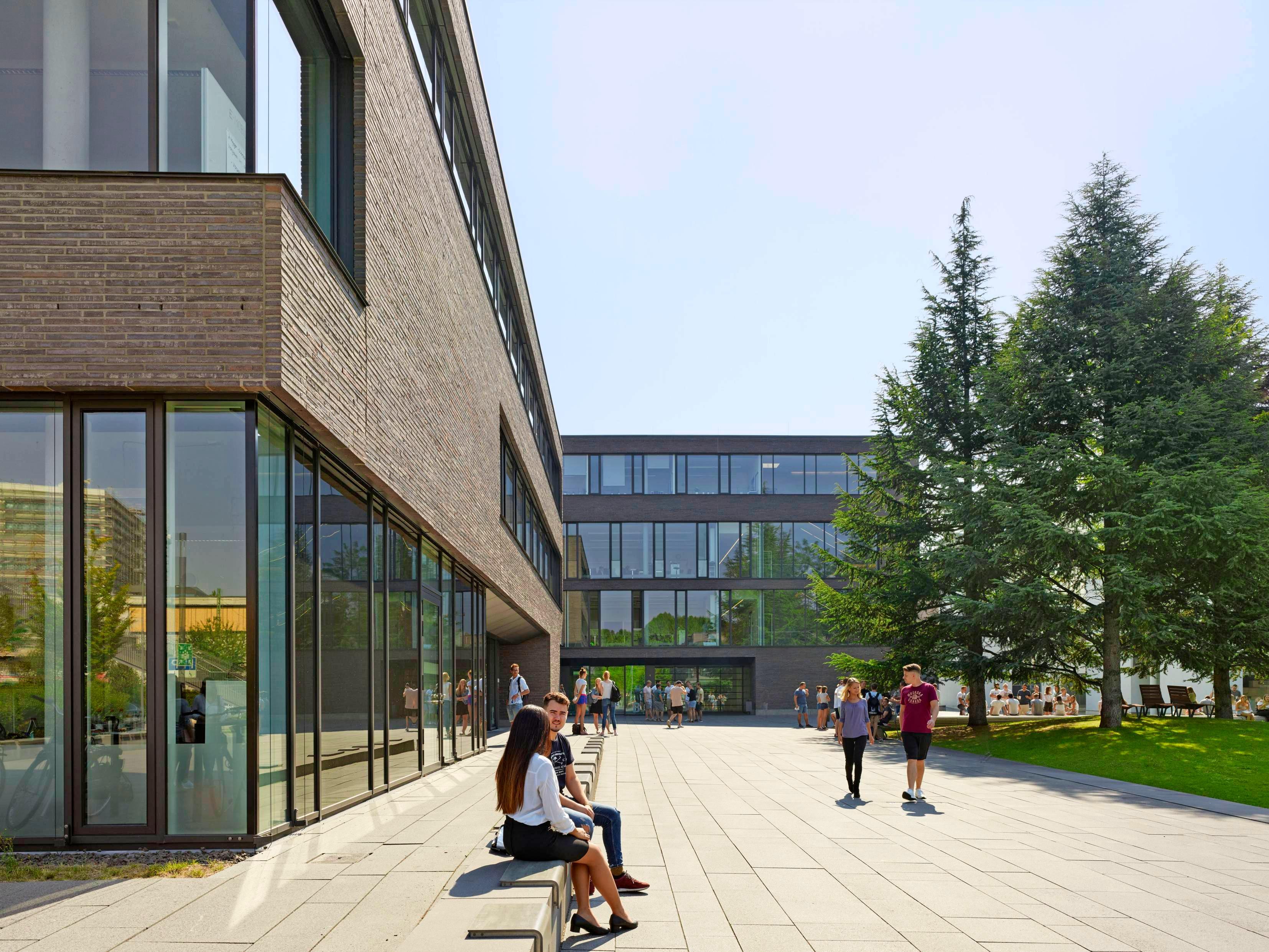 Mit der Technischen Universität München (TUM) ist Heilbronn am Bildungscampus nun Teil der Exzellenzstrategie einer der führenden Universitäten Deutschlands – und damit auch Uni-Stadt. Mit der Technischen Universität München (TUM) ist Heilbronn am Bildungscampus nun Teil der Exzellenzstrategie einer der führenden Universitäten Deutschlands – und damit auch Uni-Stadt.