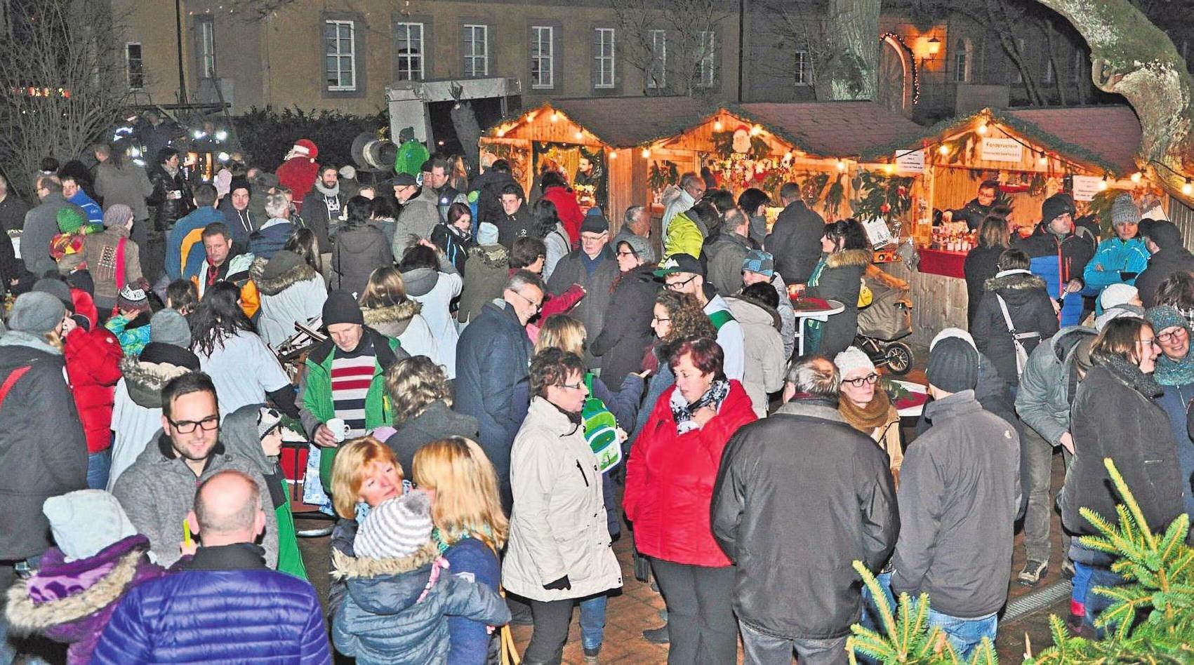 Der „Baderner Weihnachtsmarkt“ im historischen Kurpark ist eine langjährige Tradition im kleinsten Heilbad Bayerns. Foto: Gemeinde Bad Alexandersbad Der „Baderner Weihnachtsmarkt“ im historischen Kurpark ist eine langjährige Tradition im kleinsten Heilbad Bayerns. Foto: Gemeinde Bad Alexandersbad