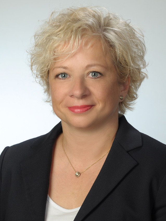 Dr. Kirstin Bernhardt Dr. Kirstin Bernhardt