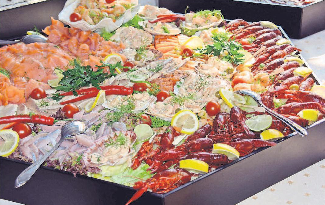 Der erste kulinarische Höhepunkt im Februar ist das Sylter Fischbüfett. Der erste kulinarische Höhepunkt im Februar ist das Sylter Fischbüfett.