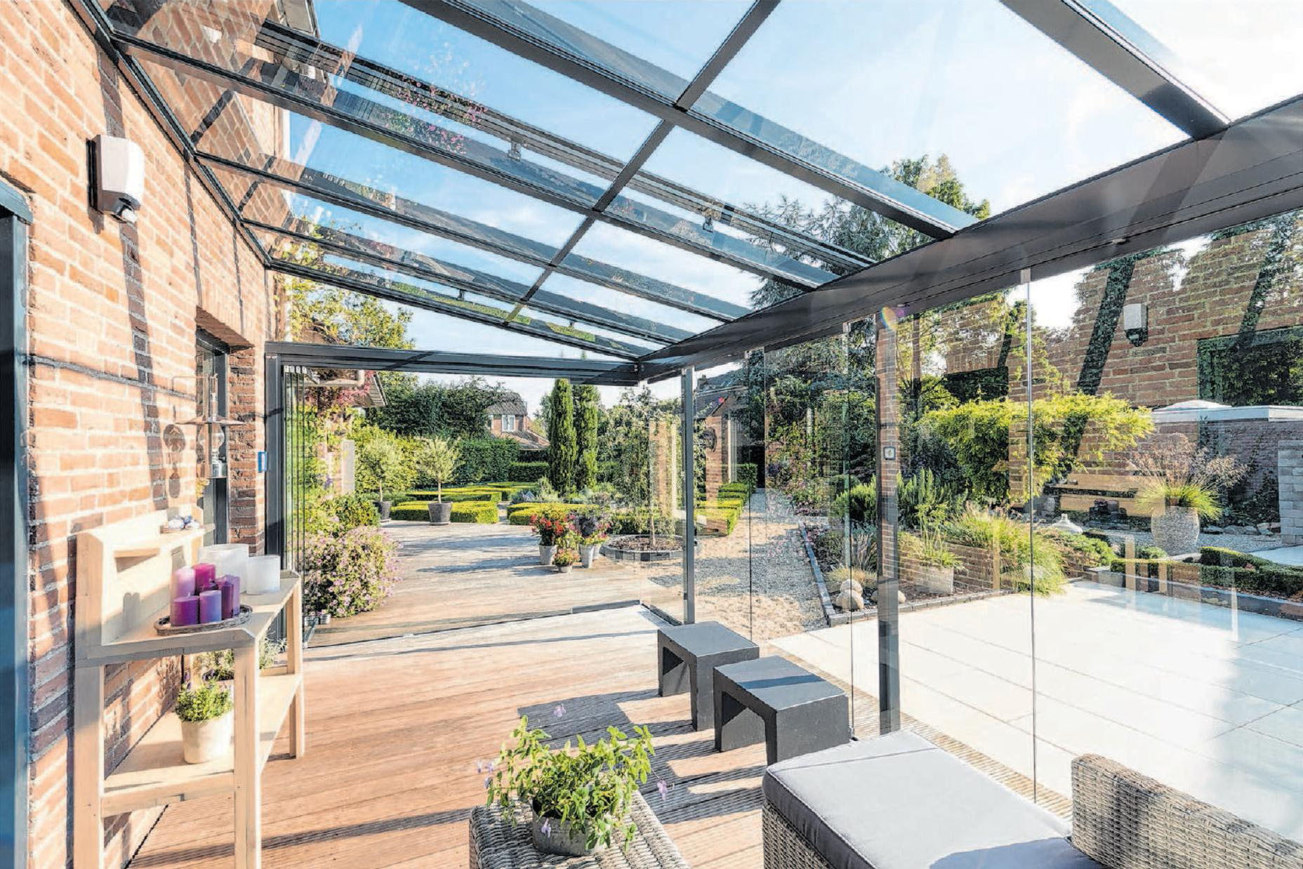 Ein Terrassendach von Romer-Sonnenschutz schafft Sommerfeeling 365 Tage im Jahr. Fotos: Romer Ein Terrassendach von Romer-Sonnenschutz schafft Sommerfeeling 365 Tage im Jahr. Fotos: Romer