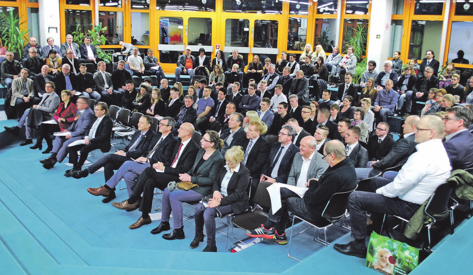 Die Freisprechungsfeier fand in den BBS in Vöhrum statt. Fotos (3): Birthe Kußroll-Ihle Die Freisprechungsfeier fand in den BBS in Vöhrum statt. Fotos (3): Birthe Kußroll-Ihle