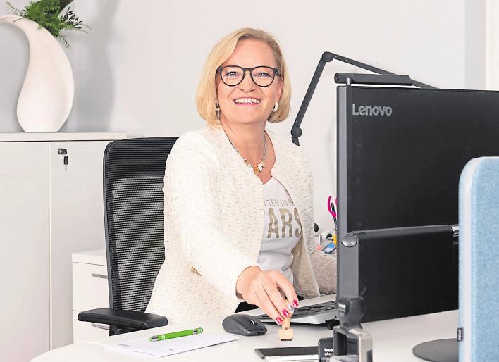 Christine Koops kümmert sich in der Kanzlei um IT, Back-Office sowie um Buchhaltung und Marketing, Christine Koops kümmert sich in der Kanzlei um IT, Back-Office sowie um Buchhaltung und Marketing,