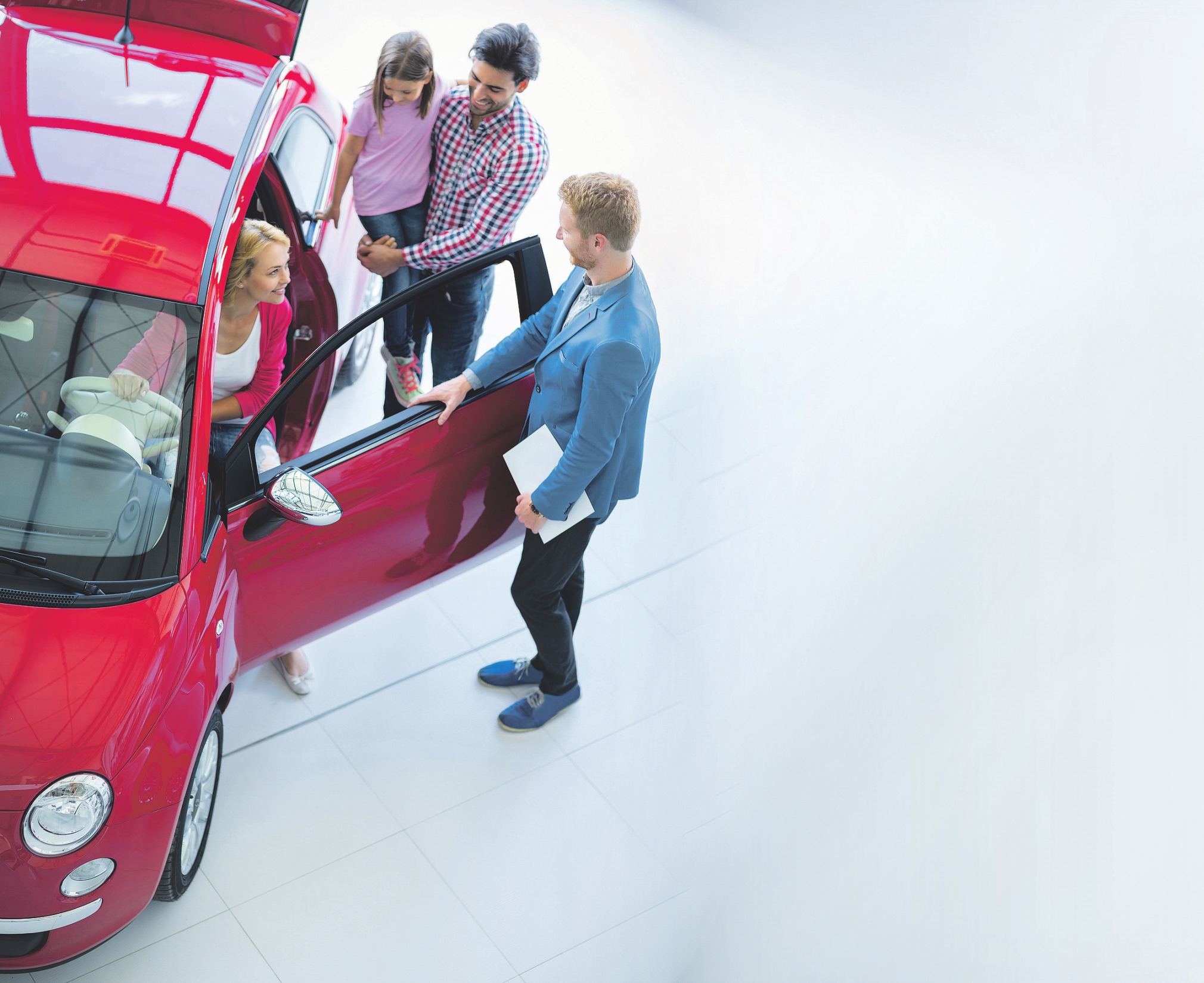 Ob im Verkauf oder in der Werkstatt – die Berufe der Automobilbranche sind sehr vielfältig. Foto: luckybusiness/stock.adobe.com Ob im Verkauf oder in der Werkstatt – die Berufe der Automobilbranche sind sehr vielfältig. Foto: luckybusiness/stock.adobe.com