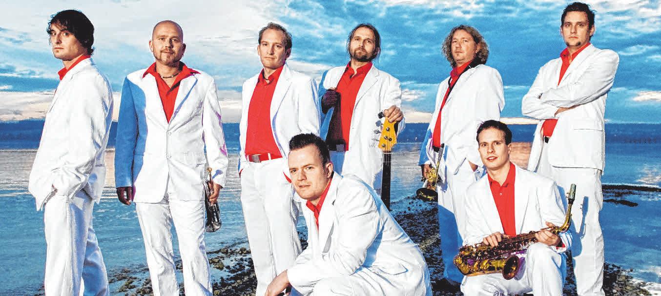 Die oberschwäbische Ska-Formation moskovSKAya, bei der auch Organisator Markus Schlagenhauf spielt, ist fester Bestandteil des Querbeat-Festivals seit vielen Jahren. moskovSKAya ist längst Kult undhat sich mit markanten Bläserriffs und eingängigen Texten längst an der Spitze der deutschen Ska-Szene festgesetzt. Die Band eröffnet das Querbeat Festival am Freitag um 18.15 Uhr. Die oberschwäbische Ska-Formation moskovSKAya, bei der auch Organisator Markus Schlagenhauf spielt, ist fester Bestandteil des Querbeat-Festivals seit vielen Jahren. moskovSKAya ist längst Kult undhat sich mit markanten Bläserriffs und eingängigen Texten längst an der Spitze der deutschen Ska-Szene festgesetzt. Die Band eröffnet das Querbeat Festival am Freitag um 18.15 Uhr.