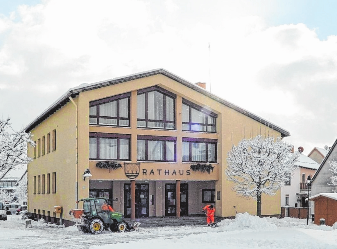 Sozusagen Schnee von gestern: An das alte Rathaus von Oberelsbach erinnern nur noch Fotos. Sozusagen Schnee von gestern: An das alte Rathaus von Oberelsbach erinnern nur noch Fotos.