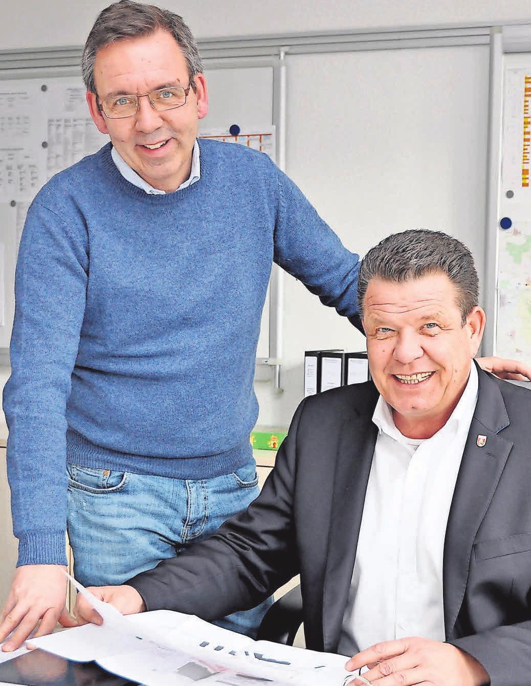 Stadtsprecher Frank Born (links) und Bürgermeister Cord Mittendorf blicken zuversichtlich in Gehrdens Zukunft. Stadtsprecher Frank Born (links) und Bürgermeister Cord Mittendorf blicken zuversichtlich in Gehrdens Zukunft.
