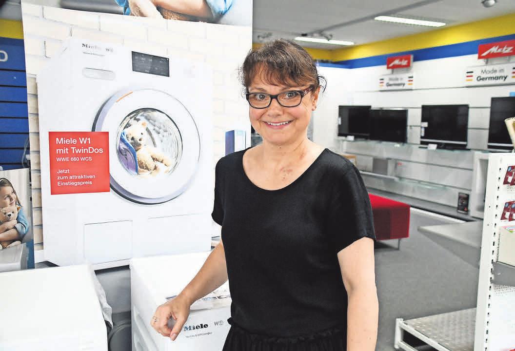Marion Kiel präsentiert die Miele W 1 TwinDos. Marion Kiel präsentiert die Miele W 1 TwinDos.