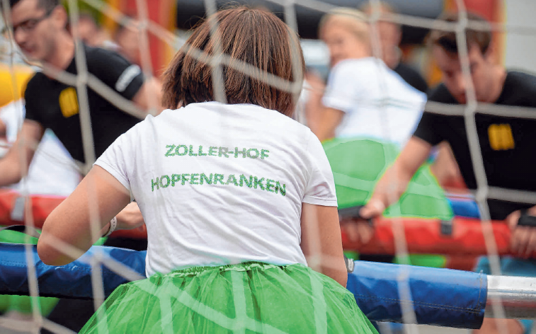 Die „Hopfenranken“ sind beim Human-Table-Soccer am Start. Die „Hopfenranken“ sind beim Human-Table-Soccer am Start.