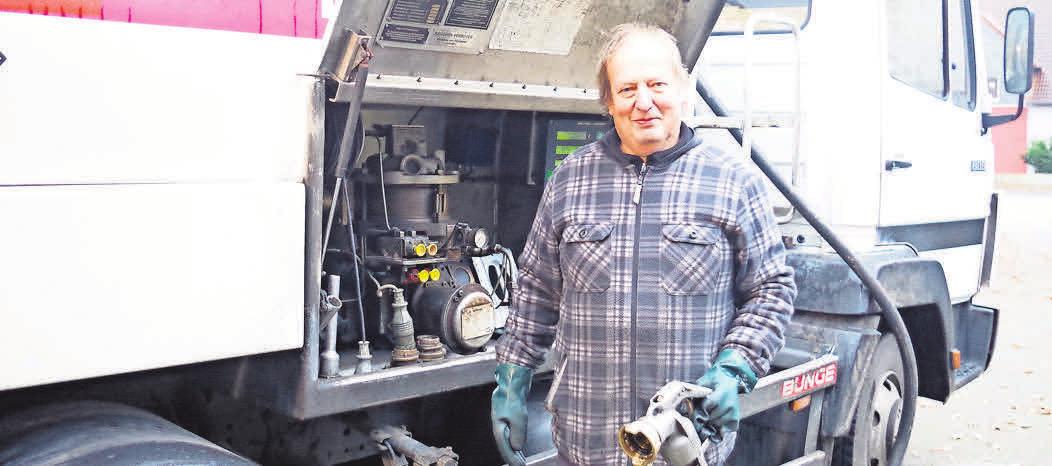 Von Arpke aus beliefert Herbert Bähre Brennstoffhandelkunden im Umkreis von 30 Kilometern. Von Arpke aus beliefert Herbert Bähre Brennstoffhandelkunden im Umkreis von 30 Kilometern.