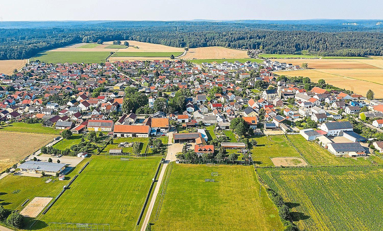 Traumhafte Landschaft wie aus dem Bilderbuch – Hofstetten aus der Vogelperspektive Traumhafte Landschaft wie aus dem Bilderbuch – Hofstetten aus der Vogelperspektive