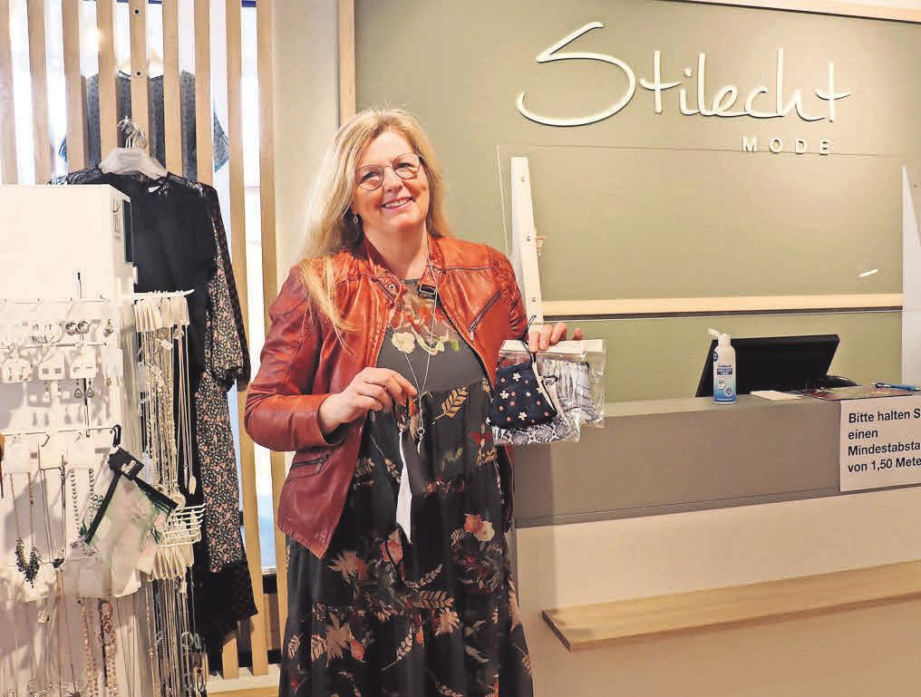 Die Modeboutique Stilecht macht aus der Pflicht eine Kür. Im Geschäft gibt es Mund-Nasen-Masken in modischem Design. Die Modeboutique Stilecht macht aus der Pflicht eine Kür. Im Geschäft gibt es Mund-Nasen-Masken in modischem Design.