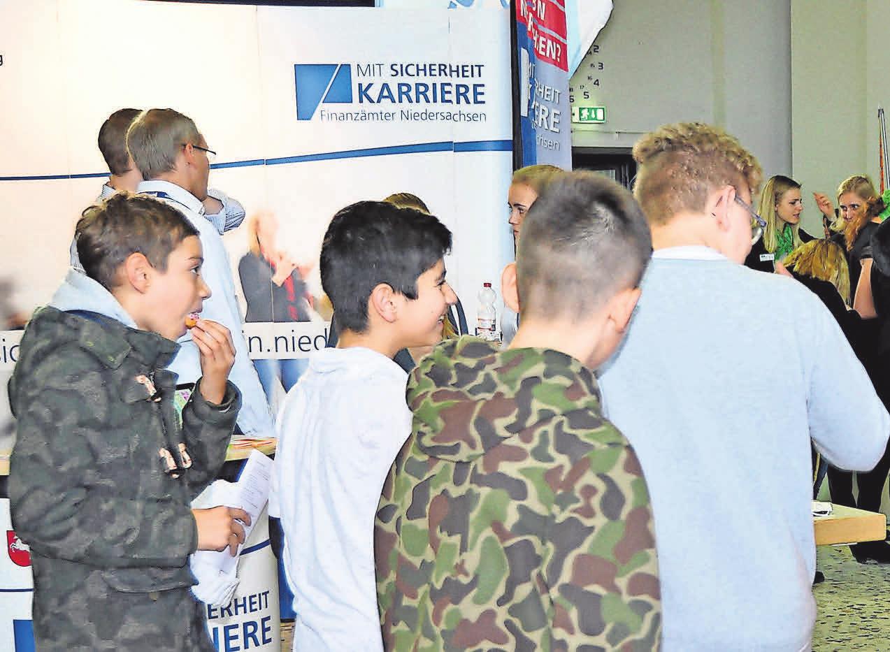 Die Messe wird seit Jahren stark von Jugendlichen frequentiert. Die Messe wird seit Jahren stark von Jugendlichen frequentiert.