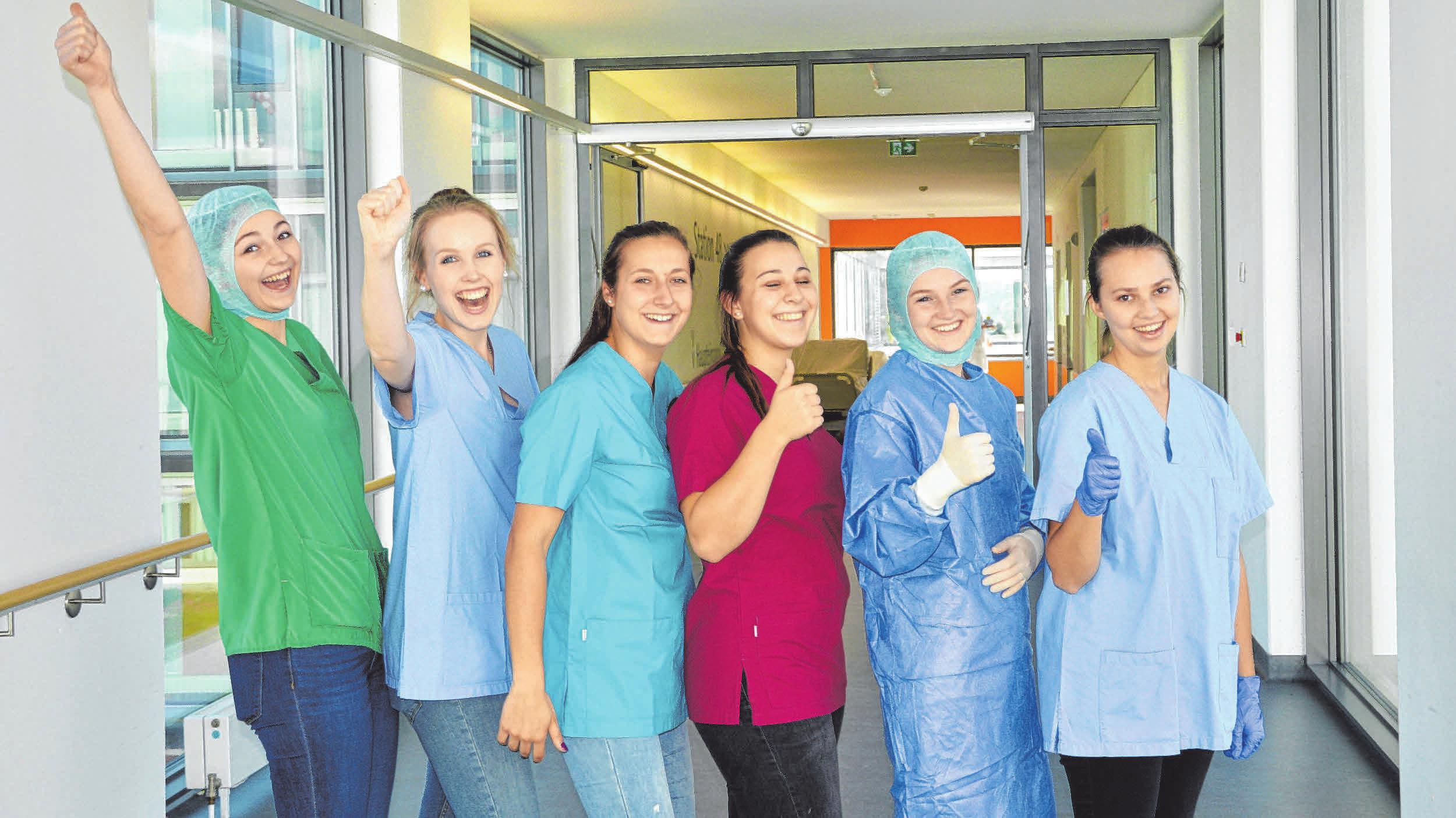 Bei den Auszubildenden der Kliniken Ostalb herrscht stets gute Stimmung. FOTO: KLINIKEN OSTALB Bei den Auszubildenden der Kliniken Ostalb herrscht stets gute Stimmung. FOTO: KLINIKEN OSTALB