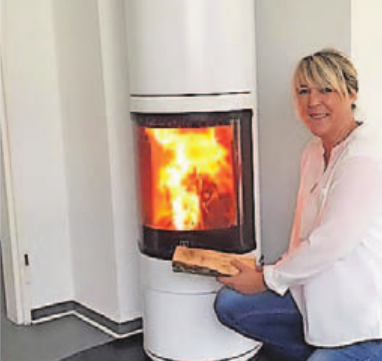 Yvette Paul bei der Inbetriebnahme eines neuen Scan 83 Maxi. Yvette Paul bei der Inbetriebnahme eines neuen Scan 83 Maxi.