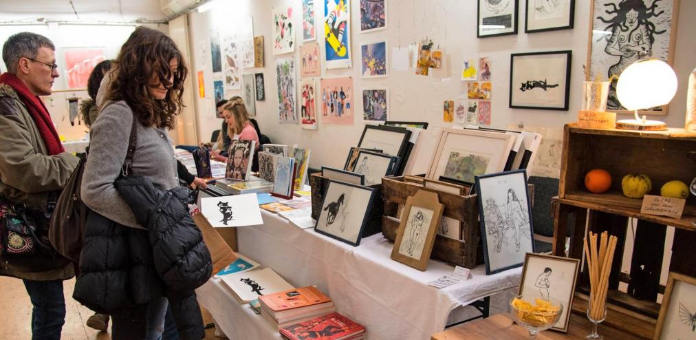 Beim Holymess Multimarkt in der Zigarre verkaufen Künstler am ersten Adventswochenende mit Liebe hergestellte Einzelstücke. Foto: Marie Munkelberg Beim Holymess Multimarkt in der Zigarre verkaufen Künstler am ersten Adventswochenende mit Liebe hergestellte Einzelstücke. Foto: Marie Munkelberg