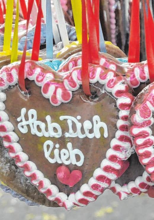 Auch allerlei Geschenke und Andenken gibt es. Auch allerlei Geschenke und Andenken gibt es.