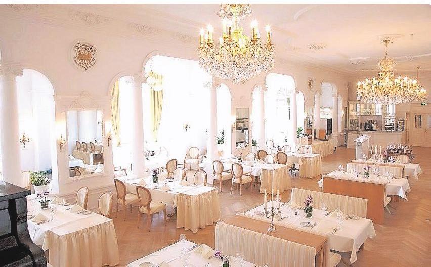 Der „Weiße Saal“ ist ein exquisites Restaurant. Der „Weiße Saal“ ist ein exquisites Restaurant.