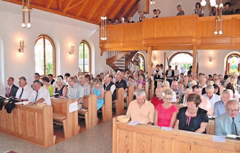Gut besucht war der Jubiläumsgottesdienst 2015 zum 15-jährigen Bestehen der Christuskirche. Fotos: mr Gut besucht war der Jubiläumsgottesdienst 2015 zum 15-jährigen Bestehen der Christuskirche. Fotos: mr