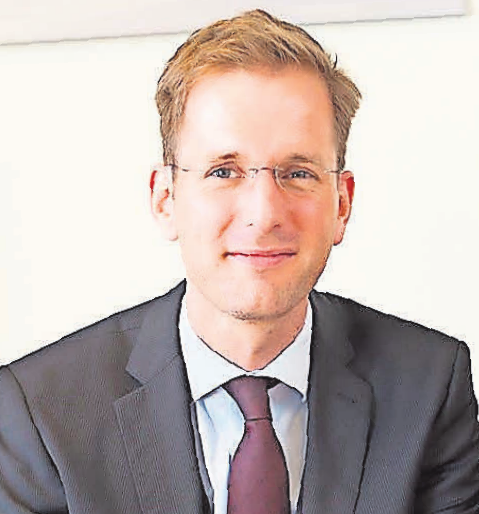 Stefan Burmeister-Wiese steht an der Spitze des Traditionshauses und damit für Qualität und hervorragenden Beratungsservice. Stefan Burmeister-Wiese steht an der Spitze des Traditionshauses und damit für Qualität und hervorragenden Beratungsservice.