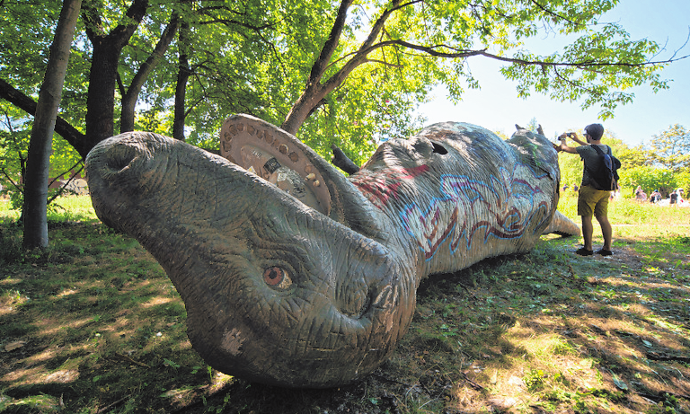 Im Spreepark Berlin, einem ehemaligen Rummelplatz, sind seit Juni wieder geführte Touren möglich. FOTO: WARNECKE, MAG Im Spreepark Berlin, einem ehemaligen Rummelplatz, sind seit Juni wieder geführte Touren möglich. FOTO: WARNECKE, MAG