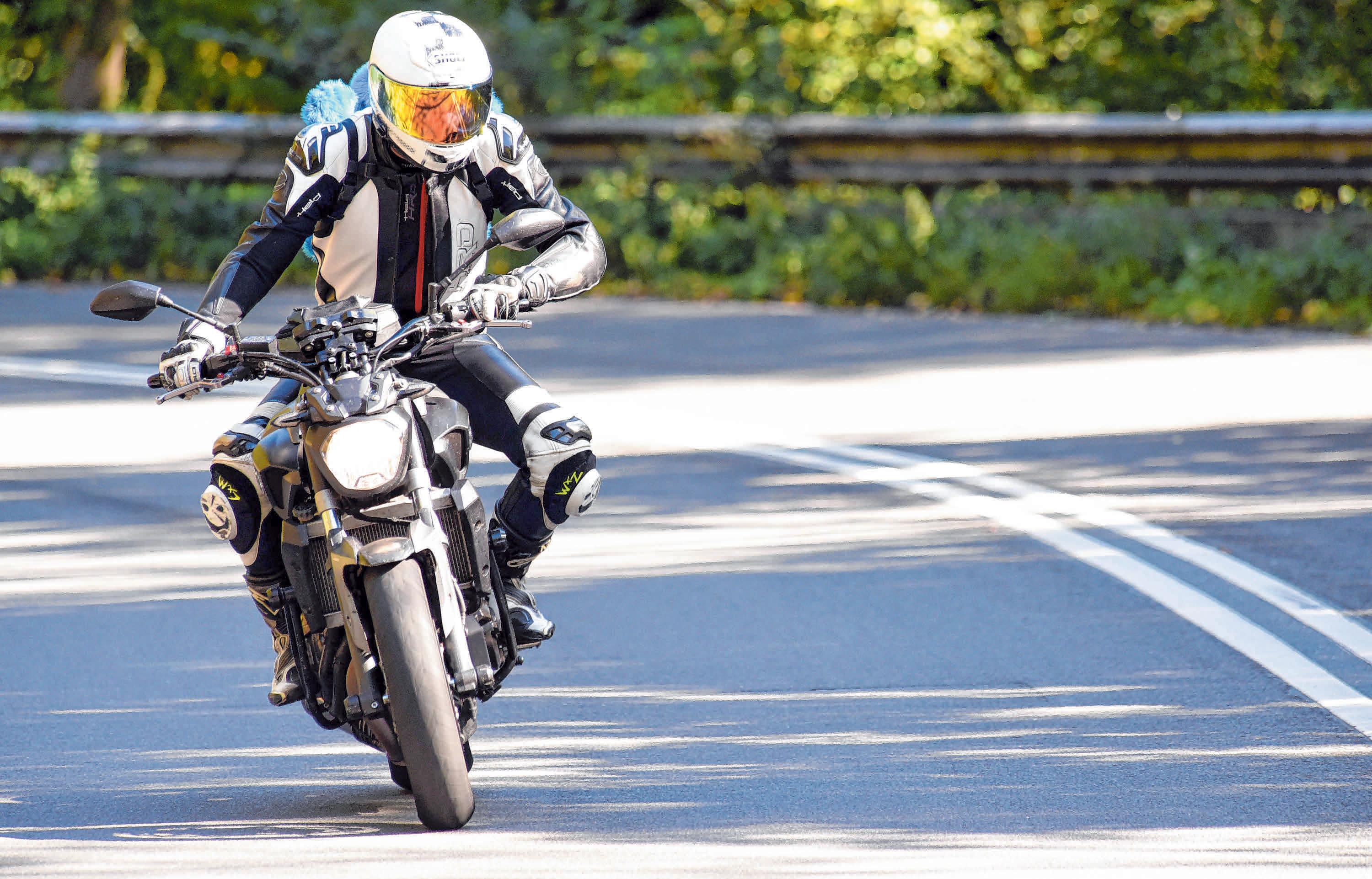 Sichere Kleidung ist beim Motorradfahren immens wichtig. Foto: dpa Sichere Kleidung ist beim Motorradfahren immens wichtig. Foto: dpa