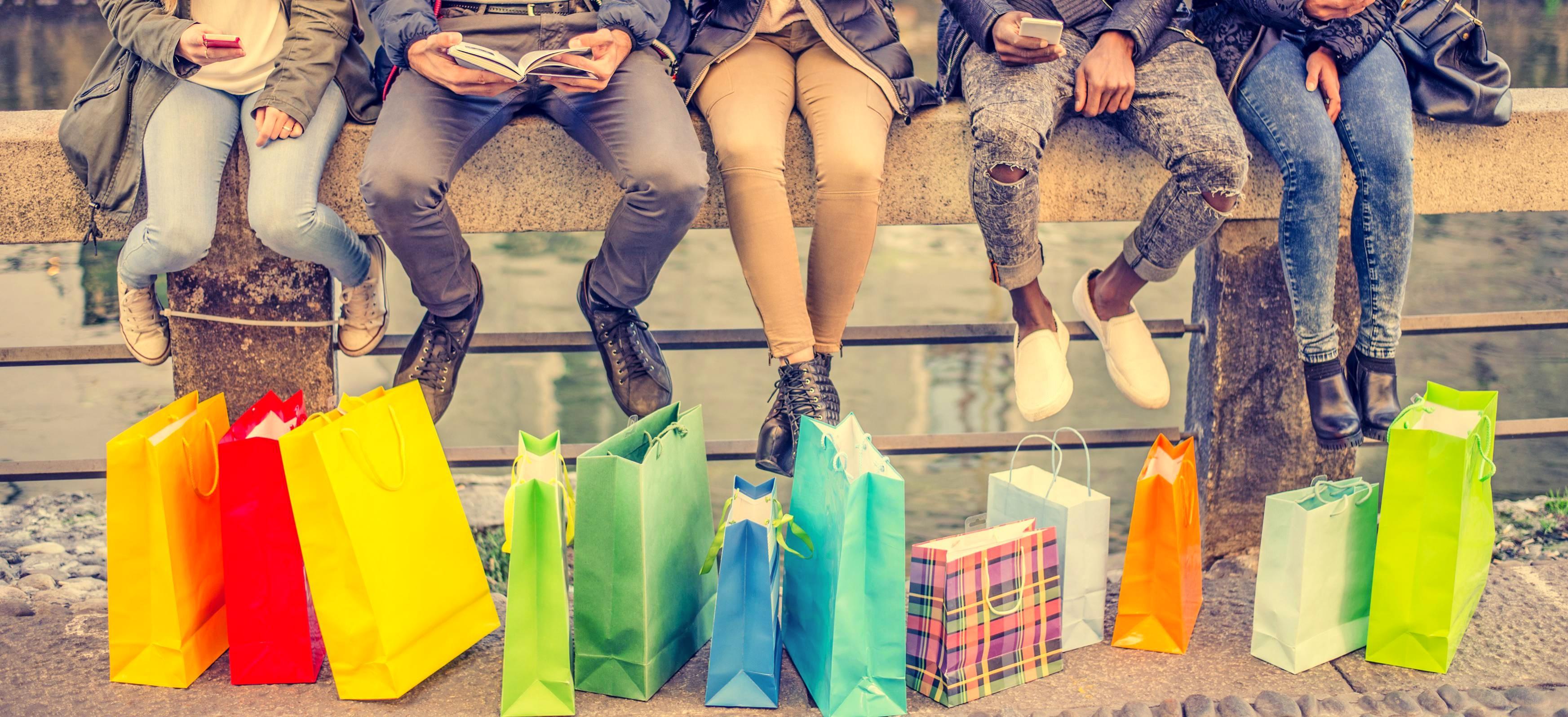 Am Black Freuday lohnt sich ein ausgiebiger Shopping-Bummel ganz besonders. In der Tradition des amerikanischen Black Fridays bieten viele Einzelhändler ihre Ware zu stark reduzierten Preisen an. Foto: oneinchpunch/stock.adobe.com Am Black Freuday lohnt sich ein ausgiebiger Shopping-Bummel ganz besonders. In der Tradition des amerikanischen Black Fridays bieten viele Einzelhändler ihre Ware zu stark reduzierten Preisen an. Foto: oneinchpunch/stock.adobe.com