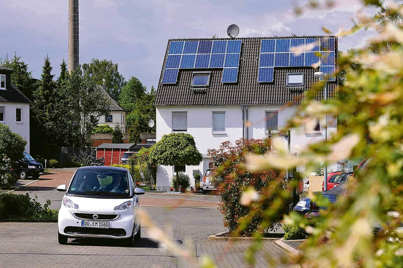 txn. Außen arbeitet eine Wärmepumpe, innen die Gasbrennwertheizung. Ob diese Kombination für den Altbau sinnvoll ist, sollte der Heizungsfachbetrieb vor Ort immer individuell prüfen. ZVSHK-Foto: Bundesverband Wärmepumpe/txn txn. Außen arbeitet eine Wärmepumpe, innen die Gasbrennwertheizung. Ob diese Kombination für den Altbau sinnvoll ist, sollte der Heizungsfachbetrieb vor Ort immer individuell prüfen. ZVSHK-Foto: Bundesverband Wärmepumpe/txn