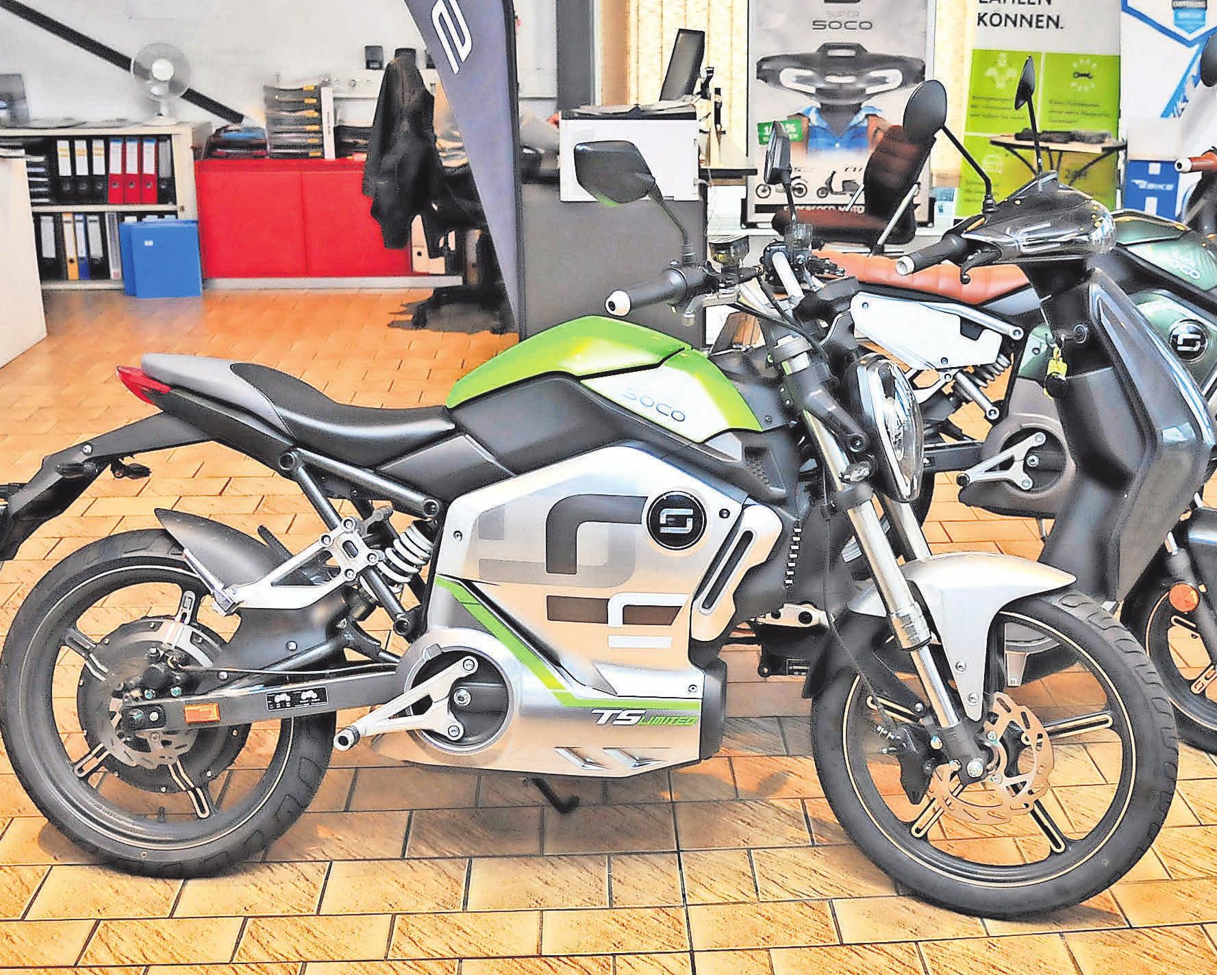 Ergänzt wird die Auswahl an klimafreundlichen Fahrzeugen von Elektromopeds der Marke Super Soco. Ergänzt wird die Auswahl an klimafreundlichen Fahrzeugen von Elektromopeds der Marke Super Soco.