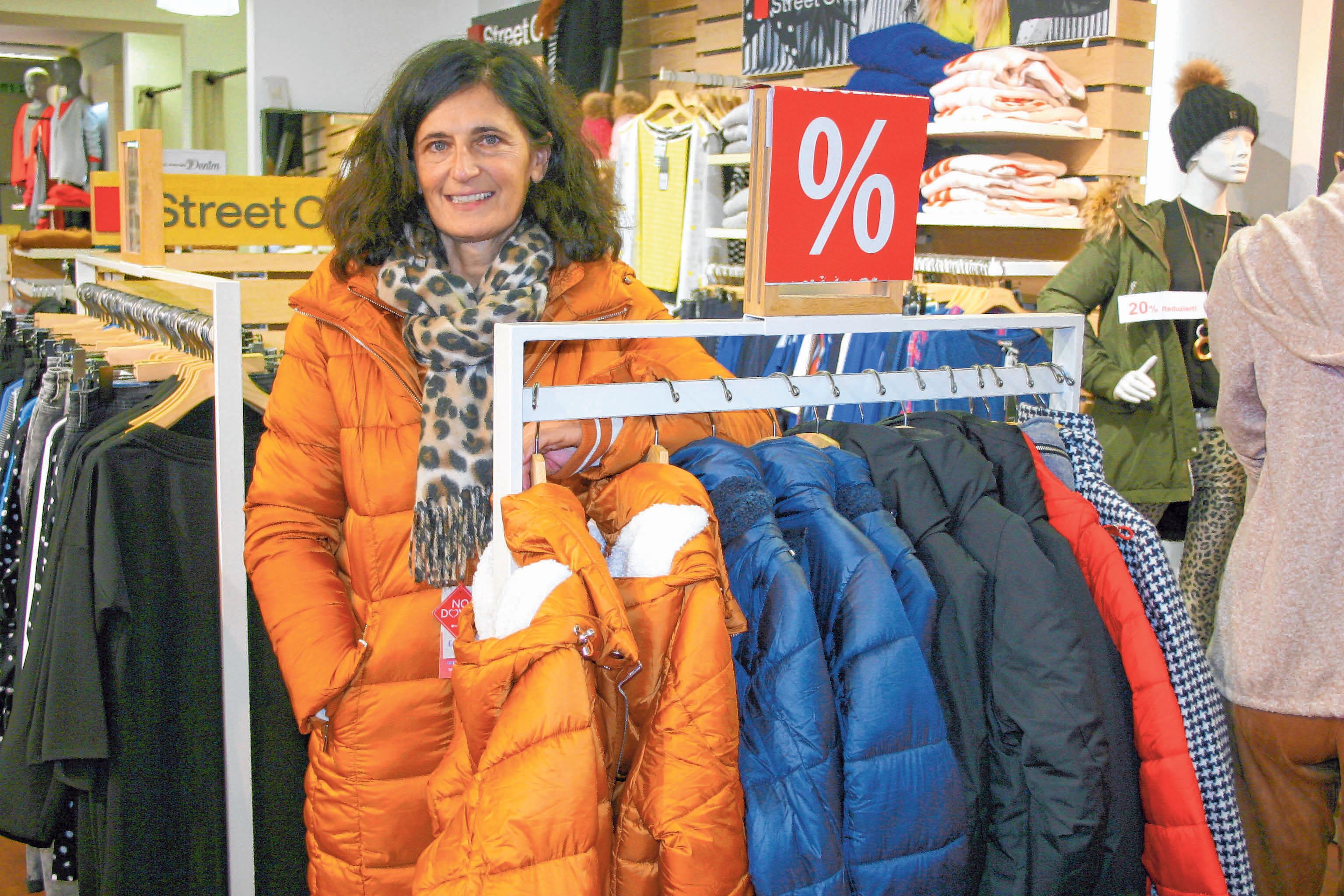 Mode-City bietet erhebliche Preisnachlässe bei Winterjacken und -mäntel für Damen und Herren. Mode-City bietet erhebliche Preisnachlässe bei Winterjacken und -mäntel für Damen und Herren.