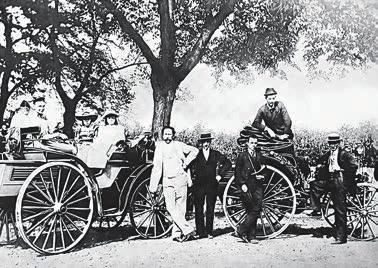 Ausflug der Familie Carl Benz mit dem Motorwagen „Victoria“ 1894