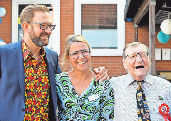 Thomas Renner (links) mit seiner Frau Anja Renner und dem kürzlich verstorbenen Firmengründer Klaus Renner anlässlich der Feier zum 50-jährigen Jubiläum. Thomas Renner (links) mit seiner Frau Anja Renner und dem kürzlich verstorbenen Firmengründer Klaus Renner anlässlich der Feier zum 50-jährigen Jubiläum.