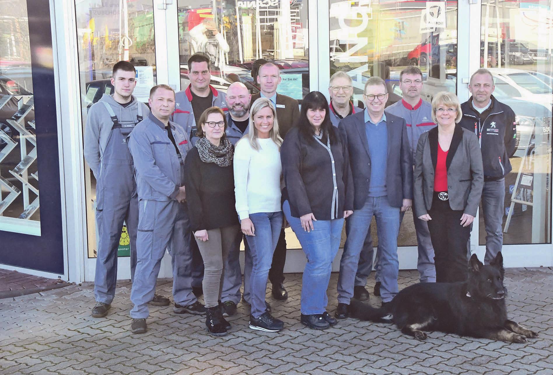 Das Team der Autohaus Macke GmbH sorgt für mobile und zufriedene Kunden Das Team der Autohaus Macke GmbH sorgt für mobile und zufriedene Kunden
