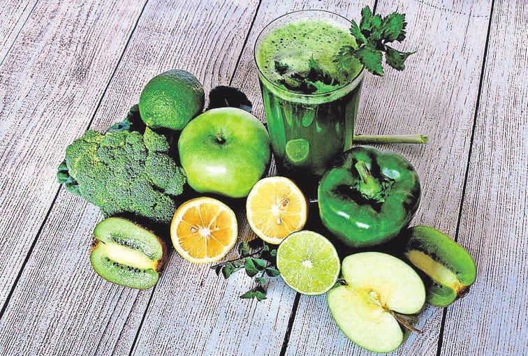 Smoothies können mit Obst und Gemüse zubereitet werden. Smoothies können mit Obst und Gemüse zubereitet werden.