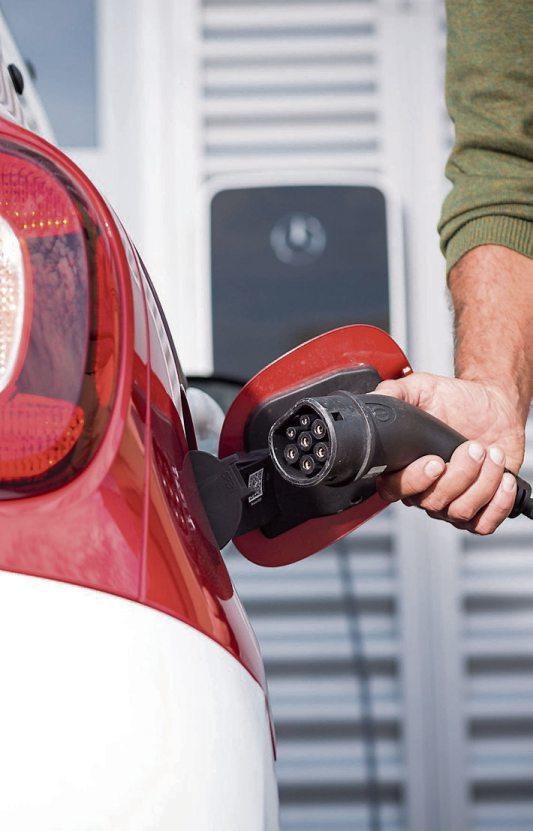 Nicht nur E-Autos, auch private Ladestationen werden staatlich gefördert. Bild: djd/ProMotor/T. Volz