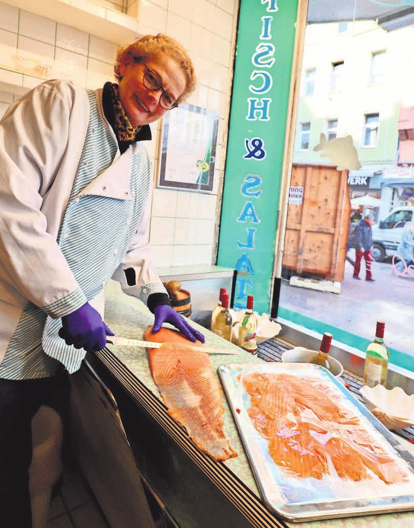 Vom Feinsten: In Thürnau’s Fischhalle zählt der geräucherte schottische Atlantiklachs zu den Rennern fürs Osterbüfett. Vom Feinsten: In Thürnau’s Fischhalle zählt der geräucherte schottische Atlantiklachs zu den Rennern fürs Osterbüfett.