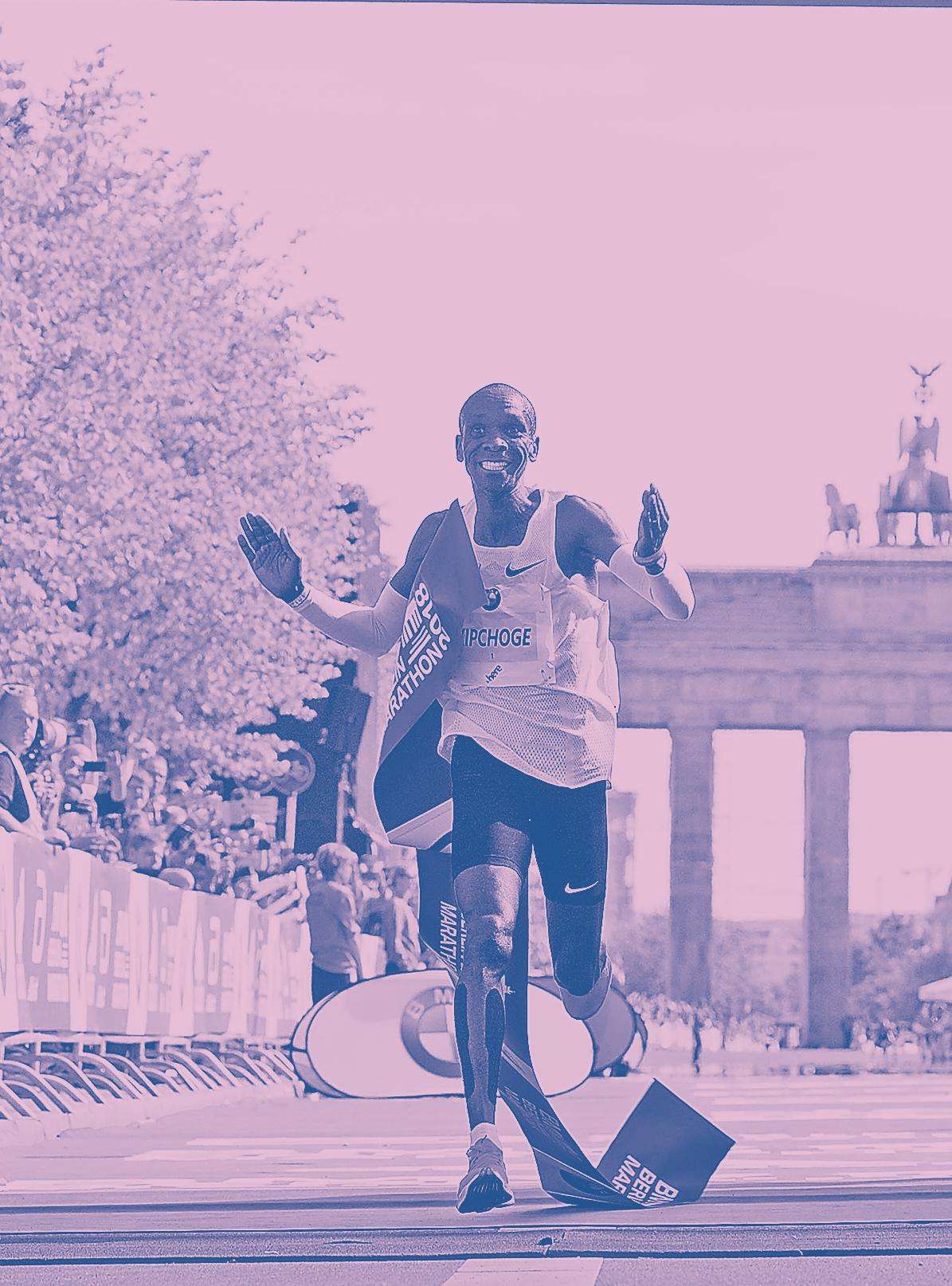 Ein Bild für die Ewigkeit: Eliud Kipchoge am Ziel in Berlin. Wie lange hält sein Weltrekord?
