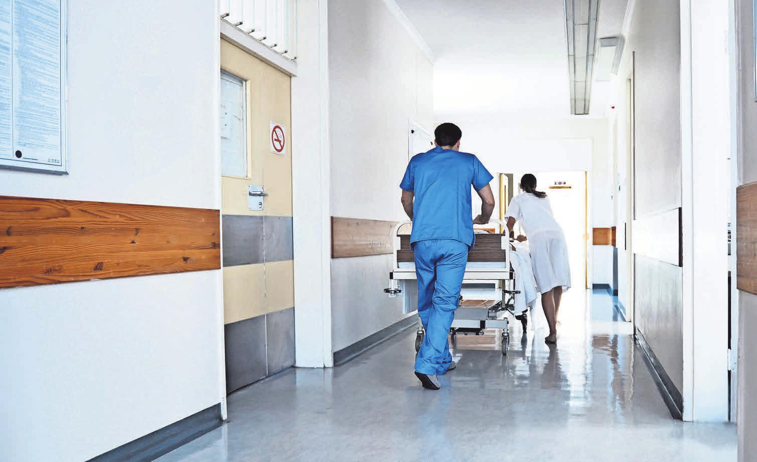 Qualifiziert ins Arbeitsleben: In drei Jahren zur Pflegefachfrau oder zum Pflegefachmann: Die schulische und praktische Ausbildung ist generalistisch angelegt. iStockphoto.com/shapecharge Qualifiziert ins Arbeitsleben: In drei Jahren zur Pflegefachfrau oder zum Pflegefachmann: Die schulische und praktische Ausbildung ist generalistisch angelegt. iStockphoto.com/shapecharge