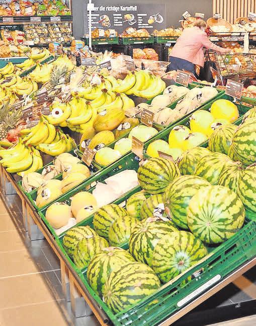 Die Auswahl an Obst ist im Markt riesengroß. Die Auswahl an Obst ist im Markt riesengroß.