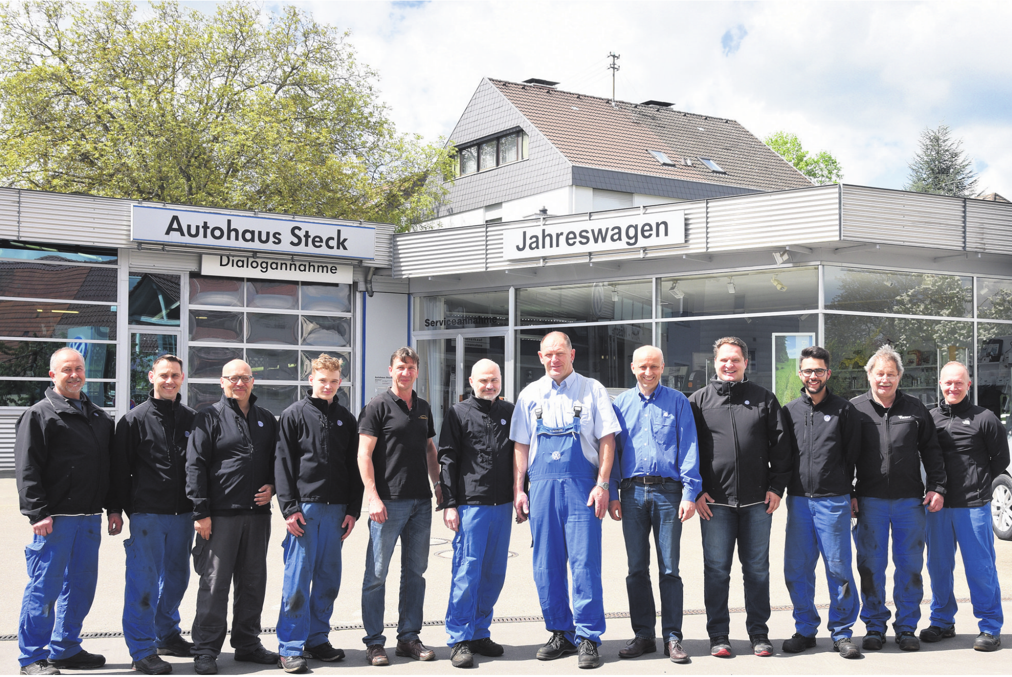 Die Mitarbeiter vom Autohaus Steck bilden sich ständig weiter und garantieren professionelle Arbeit. Fotos: Günter Bergmann Die Mitarbeiter vom Autohaus Steck bilden sich ständig weiter und garantieren professionelle Arbeit. Fotos: Günter Bergmann
