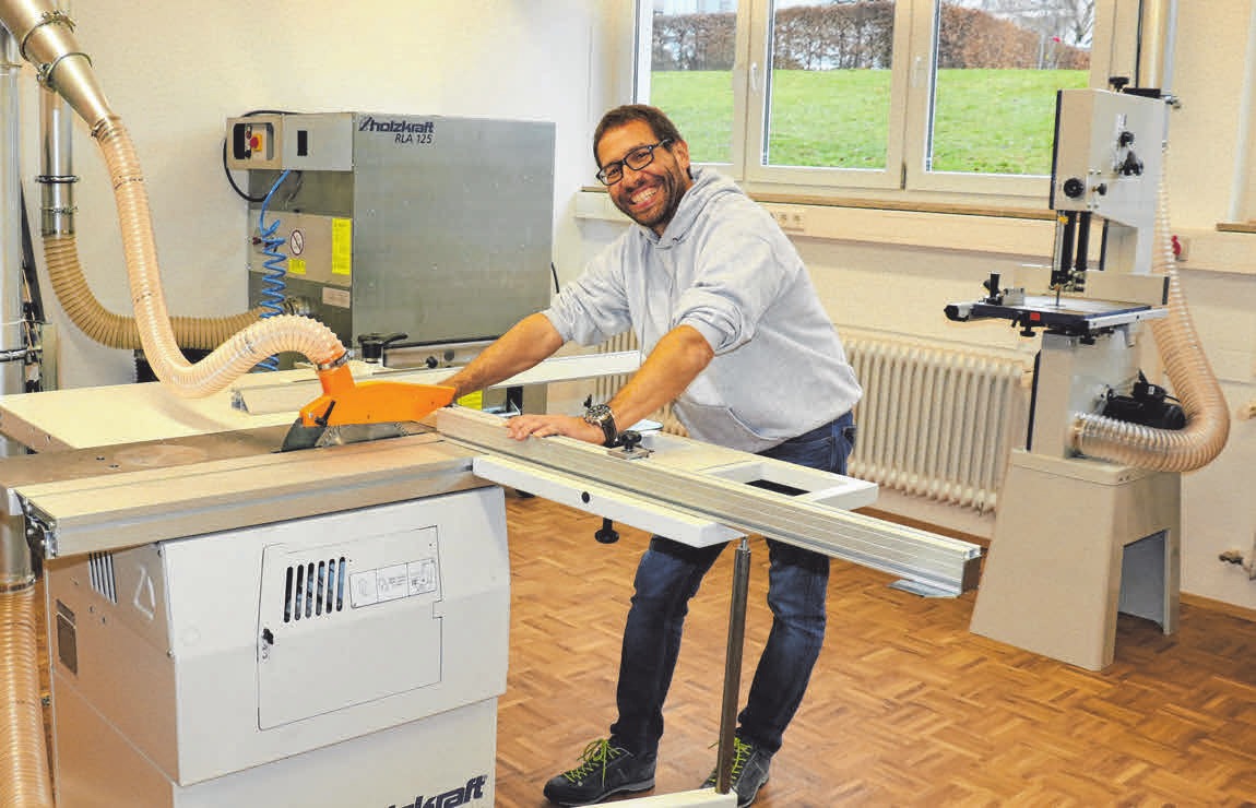 Techniklehrer Carl-Martin Holweger im Maschinenraum. Techniklehrer Carl-Martin Holweger im Maschinenraum.