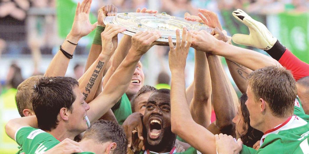 Hoch die Schale: Der VfL Wolfsburg spielt seine 20. Saison in der 1. Fußball-Bundesliga. 2009 gab‘s den Titelgewinn.