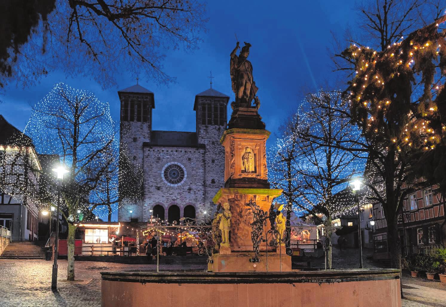 Lang lebe der Schorschblick: Die Stadtkirche Sankt Georg ist von der Hauptstraße aus gut zu sehen. Daran soll sich auch in Zukunft nichts ändern – egal, was auf der Fläche des abgerissenen Hauses am Markt einmal passieren wird. BILD: THOMAS NEU Lang lebe der Schorschblick: Die Stadtkirche Sankt Georg ist von der Hauptstraße aus gut zu sehen. Daran soll sich auch in Zukunft nichts ändern – egal, was auf der Fläche des abgerissenen Hauses am Markt einmal passieren wird. BILD: THOMAS NEU