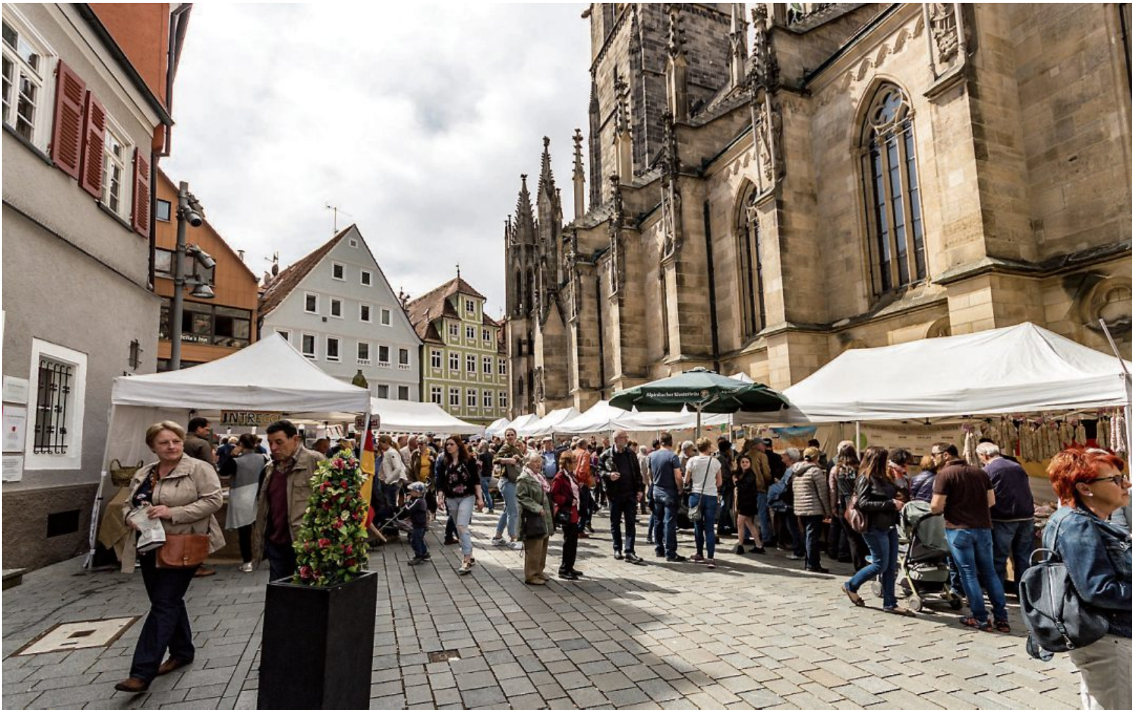 Die Händler aus dem toskanischen Pistoia bringen italiensches Flair und mediterrane Genüsse nach Reutlingen. Bilder: StaRT