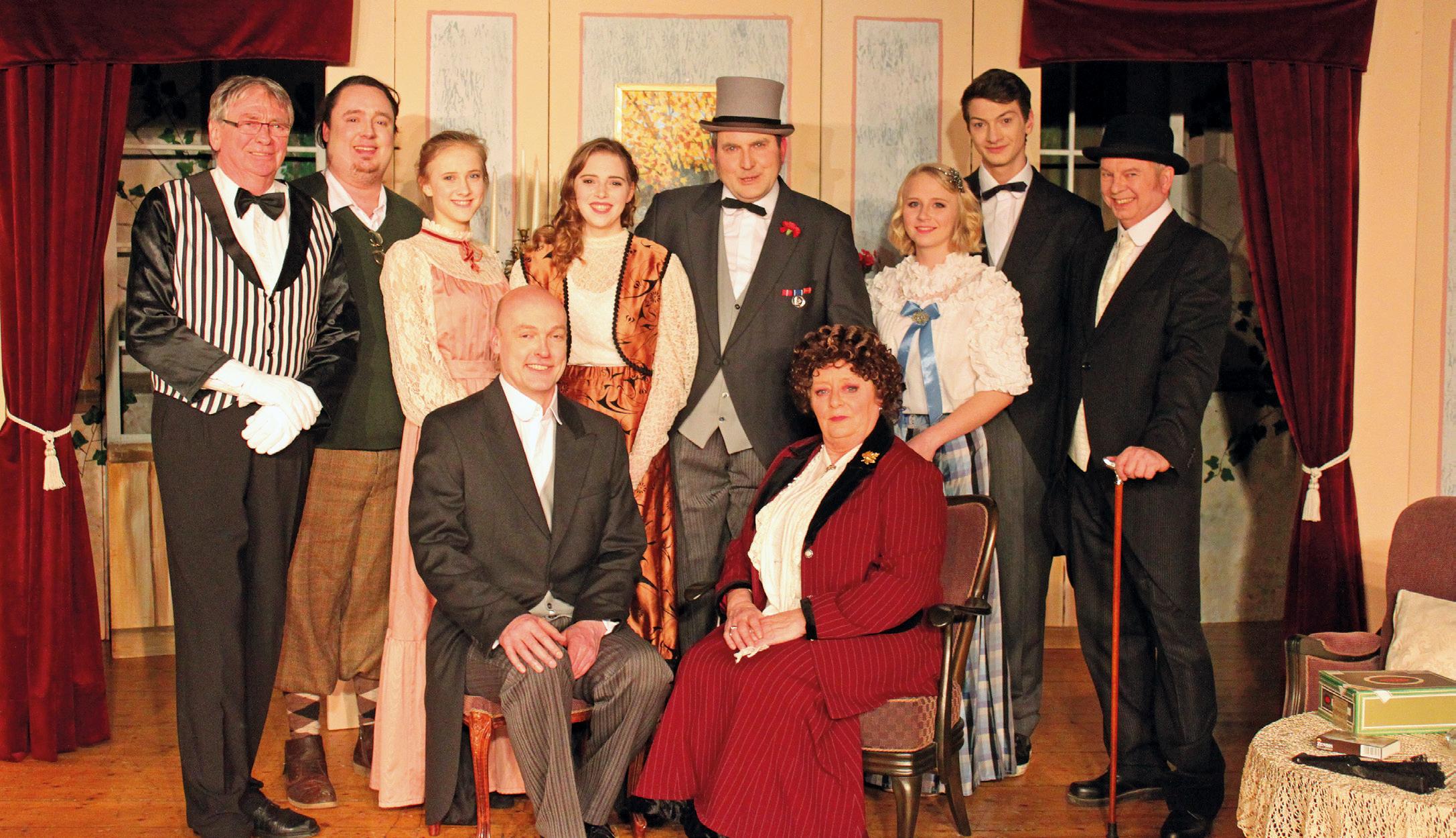 Fröhliches Ensemble bei „Charleys Tante“. Fröhliches Ensemble bei „Charleys Tante“.