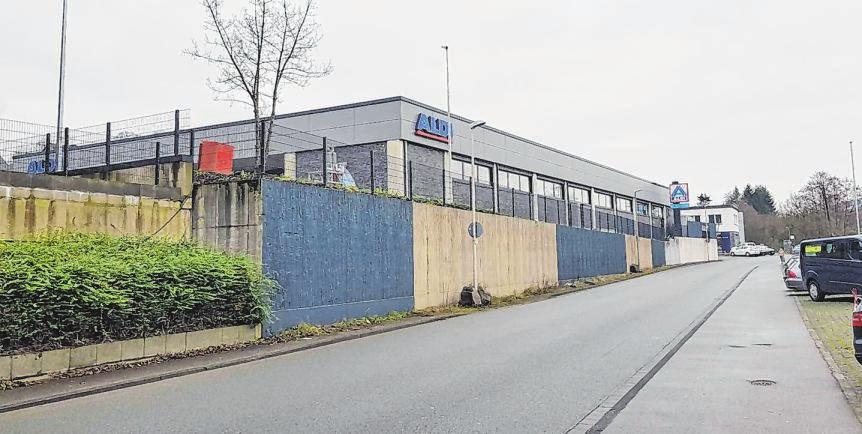 Das Verlassen des Aldi-Markts ist nicht über die Bruchstraße, sondern ausschließlich über die Straße In der Trift möglich. Foto: hobö Das Verlassen des Aldi-Markts ist nicht über die Bruchstraße, sondern ausschließlich über die Straße In der Trift möglich. Foto: hobö