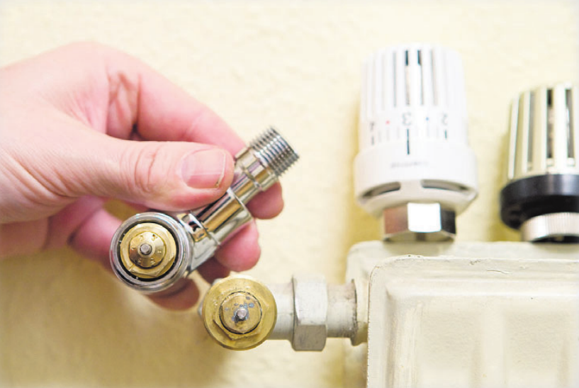 Ein hydraulischer Abgleich sollte regelmäßig von einem Fachmann durchgeführt werden. Foto: djd/ZVSHK Ein hydraulischer Abgleich sollte regelmäßig von einem Fachmann durchgeführt werden. Foto: djd/ZVSHK