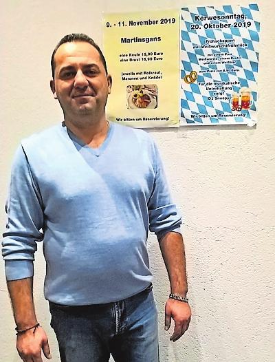Bietet erstmals am Kerwe-Sonntag ein Weißwurstfrühstück an: Arminia-Wirt Christos Kolousios. FOTO: SCHAAR Bietet erstmals am Kerwe-Sonntag ein Weißwurstfrühstück an: Arminia-Wirt Christos Kolousios. FOTO: SCHAAR