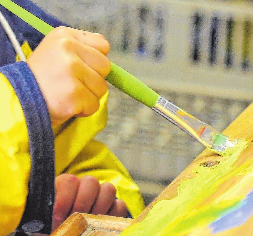 Seit Eröffnung des Abschiedshauses haben viele Familien die Möglichkeit genutzt, ihren Verstorbenen auf ganz individuelle Weise zu verabschieden. Zeit und Raum für die Begleitung des letzten Weges, Gefühle zulassen, die sonst kaum Platz in der Gesellschaft haben. Seit Eröffnung des Abschiedshauses haben viele Familien die Möglichkeit genutzt, ihren Verstorbenen auf ganz individuelle Weise zu verabschieden. Zeit und Raum für die Begleitung des letzten Weges, Gefühle zulassen, die sonst kaum Platz in der Gesellschaft haben.