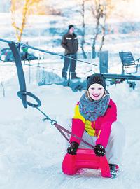 Wenn im Harz Schnee liegt, haben die Kids dort viel Spaß. Foto: djd/ Stadt Oberharz/ Jan Reichel